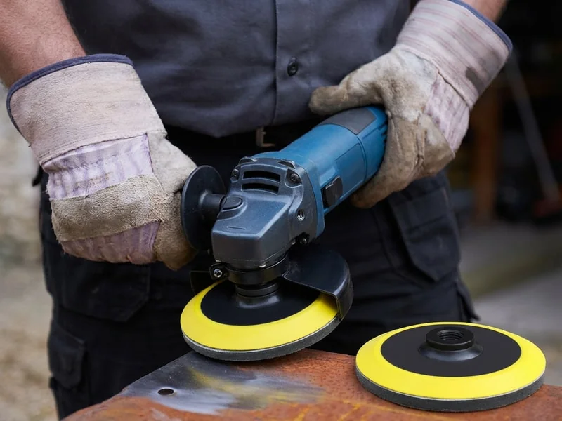 Sanding disc in use - balanced sharpness and extended wear life