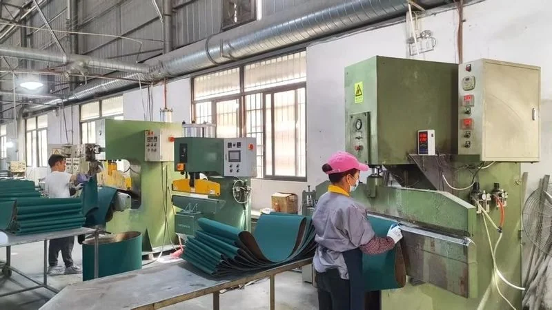 Abrasive belt production - uniform structure for stable tracking and joint integrity