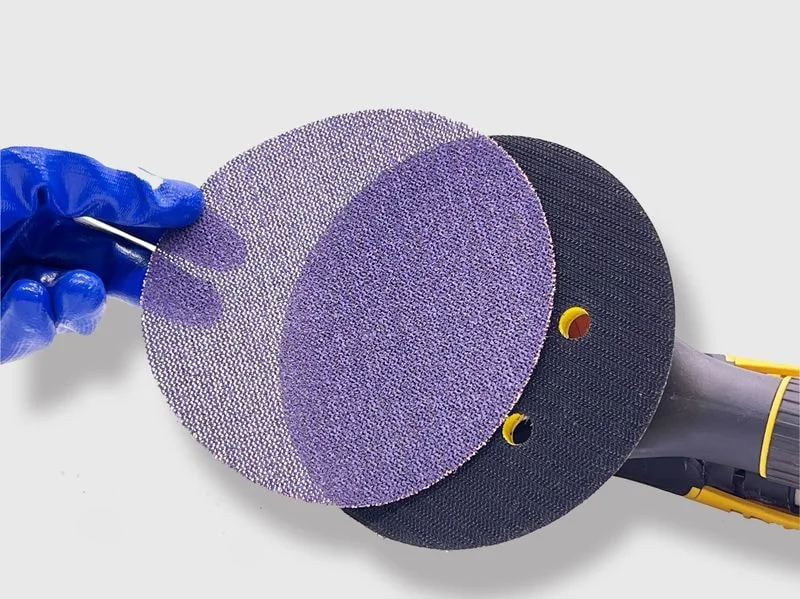 Mesh sanding discs with open structure for dust-free sanding